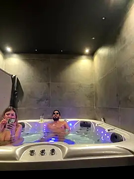 Snapshot of husbandandwifetobe chatting on 1, 10, 2025 husbandandwifetobe online show from 1, 10, 2025