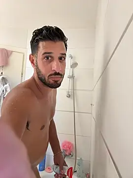 Snapshot of husbandandwifetobe chatting on 18, 9, 2025 husbandandwifetobe online show from 18, 9, 2025