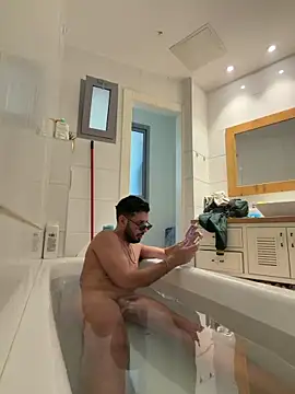 Snapshot of husbandandwifetobe chatting on 20, 12, 2025 husbandandwifetobe online show from 20, 12, 2025