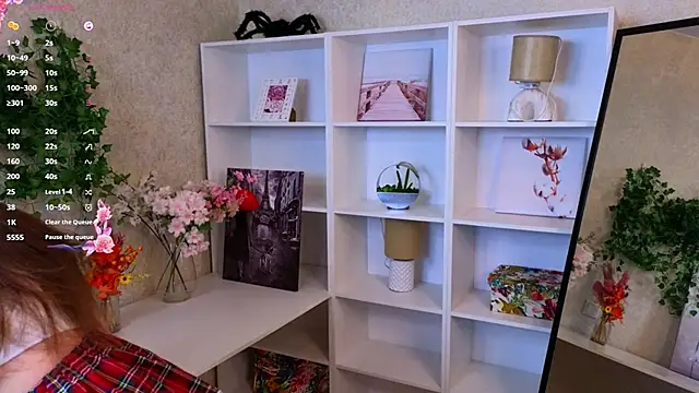 TraciMyntti online show from 28, 11, 2025