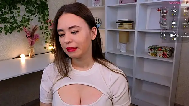 TraciMyntti online show from 8, 10, 2025