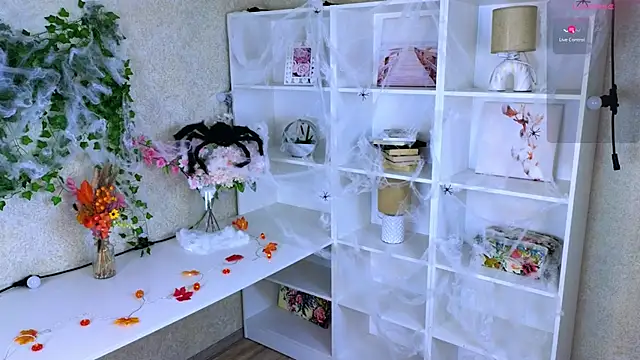 TraciMyntti online show from 19, 10, 2025