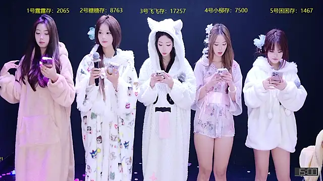 CrazyGirl-888 online show from 28, 10, 2025