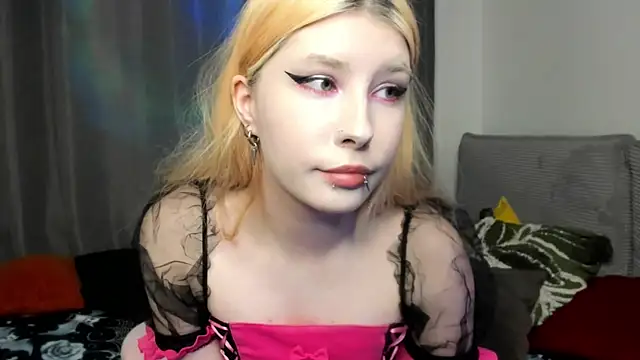 VelvetBlitz online show from 25, 11, 2025