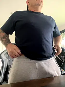 Snapshot of mrlovinhusband chatting on 20, 9, 2025 mrlovinhusband online show from 20, 9, 2025