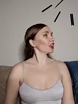 KisaVixen online show from 13, 4, 2026