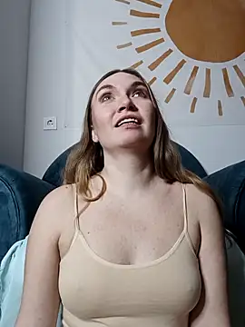 Snapshot of KisaVixen chatting on 6, 2, 2026 KisaVixen online show from 6, 2, 2026