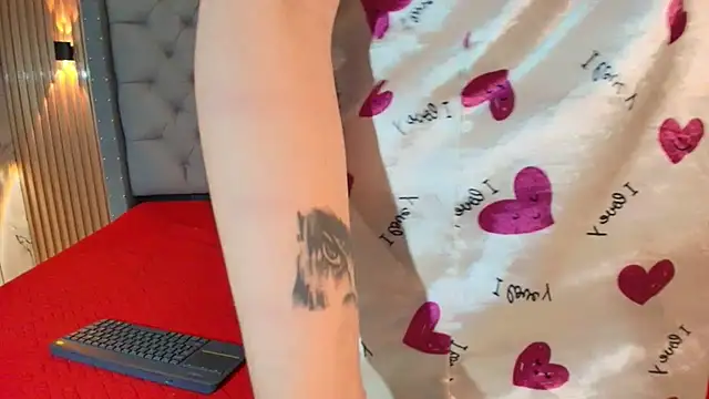 Suxan White  online show from 7, 10, 2025