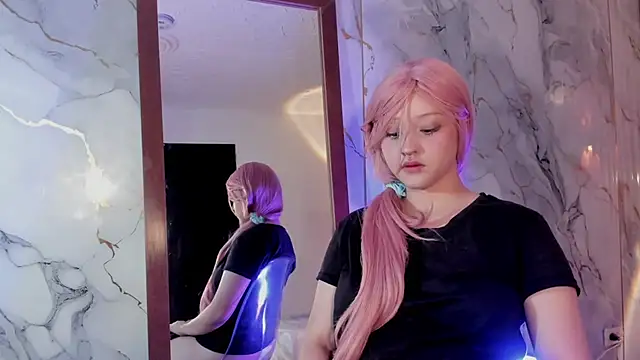 Suxan White  online show from 14, 9, 2025