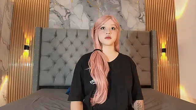 Suxan White  online show from 28, 9, 2025