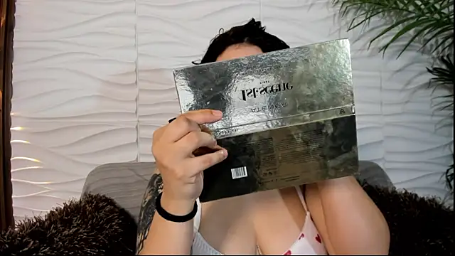 Snapshot of Suxan_White_ chatting on 1, 5, 2026 Suxan White online show from 1, 5, 2026