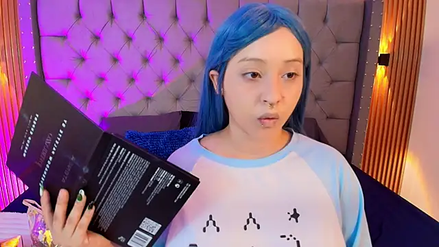 Suxan White  online show from 25, 3, 2026