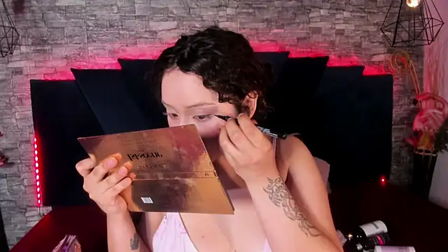 Suxan White  online show from 16, 4, 2026