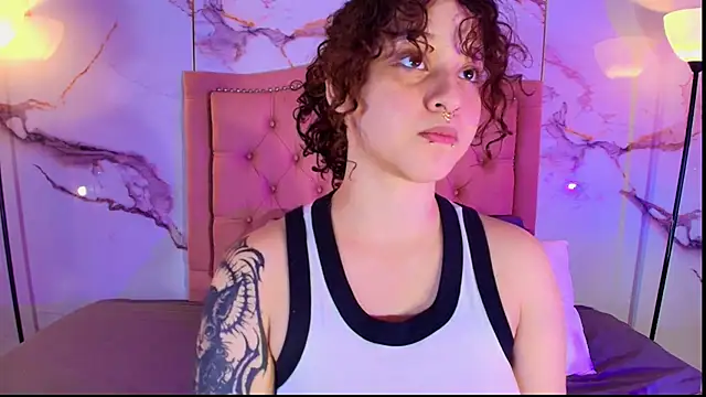Snapshot of Suxan_White_ chatting on 2, 6, 2026 Suxan White online show from 2, 6, 2026