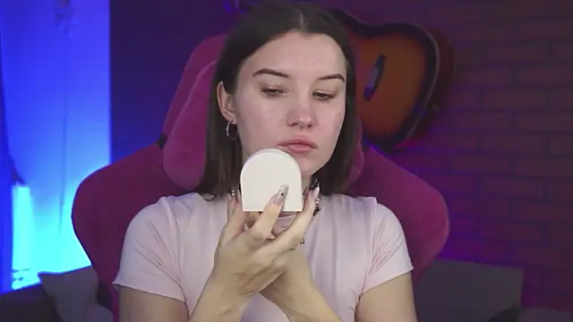 AgataWillis online show from 8, 11, 2025