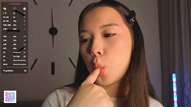 AlberthaEscue online show from 9, 10, 2025