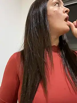Danielaeliana online show from 4, 5, 2026