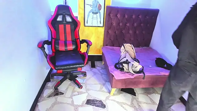 Snapshot of alison_moon7 chatting on 5, 11, 2025 alison moon7 online show from 5, 11, 2025