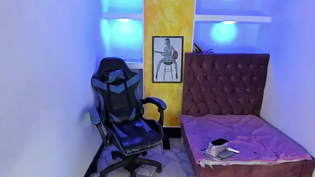 Snapshot of alison_moon7 chatting on 22, 10, 2025 alison moon7 online show from 22, 10, 2025