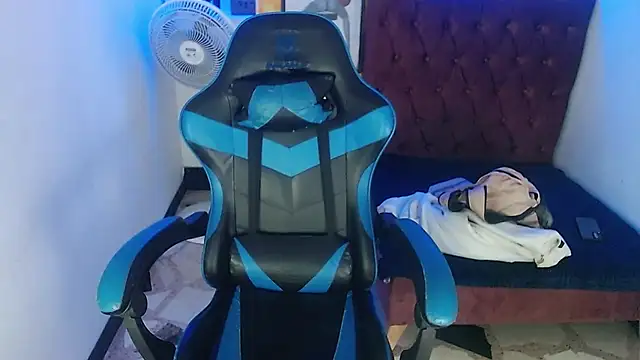 Snapshot of alison_moon7 chatting on 1, 10, 2025 alison moon7 online show from 1, 10, 2025