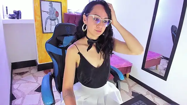 Snapshot of alison_moon7 chatting on 10, 10, 2025 alison moon7 online show from 10, 10, 2025