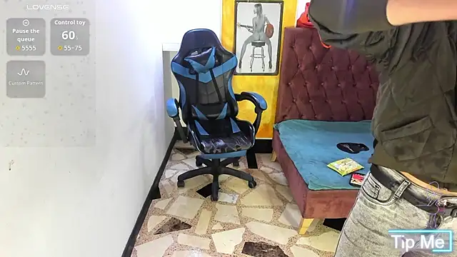 Snapshot of alison_moon7 chatting on 29, 11, 2025 alison moon7 online show from 29, 11, 2025