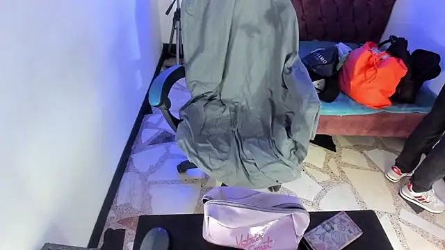 Snapshot of alison_moon7 chatting on 19, 11, 2025 alison moon7 online show from 19, 11, 2025