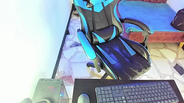 Snapshot of alison_moon7 chatting on 26, 11, 2025 alison moon7 online show from 26, 11, 2025