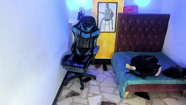 Snapshot of alison_moon7 chatting on 14, 11, 2025 alison moon7 online show from 14, 11, 2025