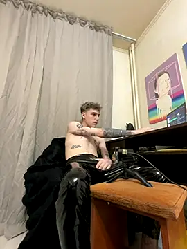 Snapshot of davesinner chatting on 5, 11, 2025 davesinner online show from 5, 11, 2025