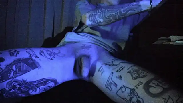 Snapshot of davesinner chatting on 14, 11, 2025 davesinner online show from 14, 11, 2025