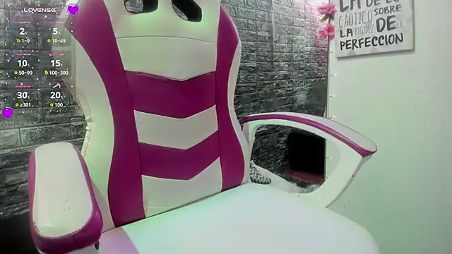 Snapshot of karoll__sex chatting on 17, 10, 2025 karoll sex online show from 17, 10, 2025