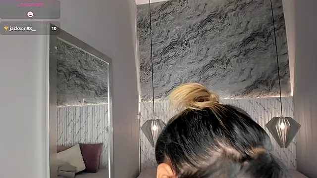 Emilly mell online show from 27, 10, 2025