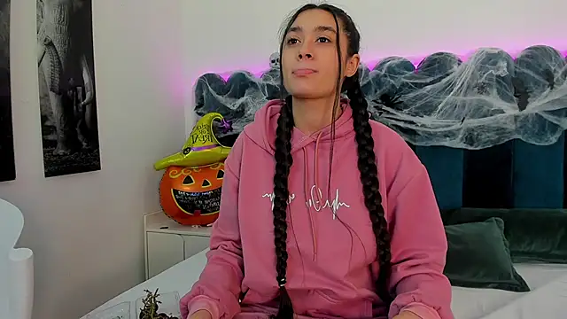 EmilyHanks  online show from 24, 10, 2025