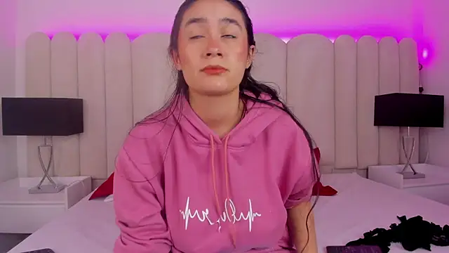 EmilyHanks  online show from 20, 9, 2025