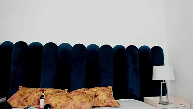 EmilyHanks  online show from 28, 11, 2025