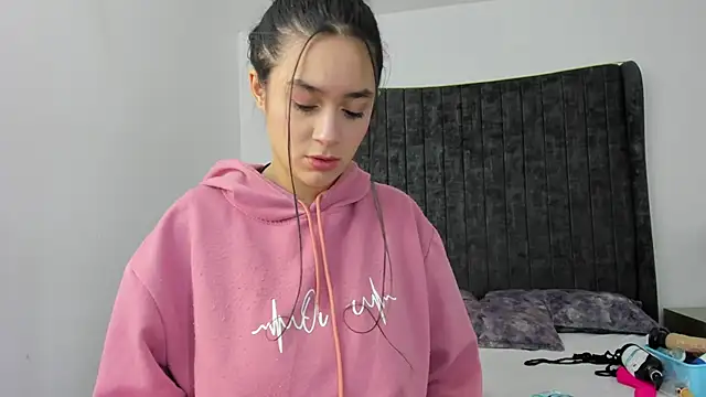 EmilyHanks  online show from 25, 4, 2026