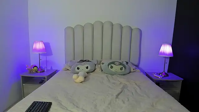 SofieBunnie online show from 10, 11, 2025