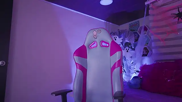 Snapshot of Lana_Dreams_ chatting on 21, 10, 2025 Lana Dreams online show from 21, 10, 2025