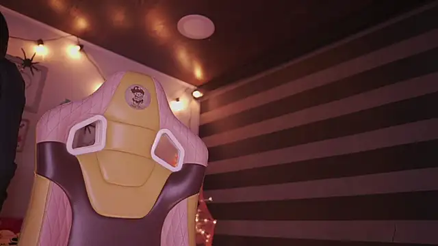 Snapshot of Lana_Dreams_ chatting on 29, 10, 2025 Lana Dreams online show from 29, 10, 2025