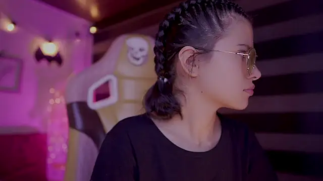 Snapshot of Lana_Dreams_ chatting on 11, 10, 2025 Lana Dreams online show from 11, 10, 2025