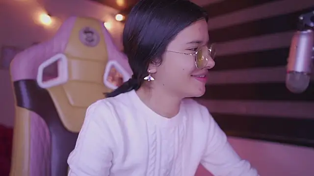 Snapshot of Lana_Dreams_ chatting on 8, 11, 2025 Lana Dreams online show from 8, 11, 2025