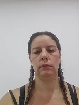 Nina vallon online show from 4, 3, 2026