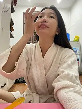 Snapshot of Miumieu chatting on 12, 11, 2025 Miumieu online show from 12, 11, 2025