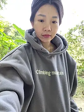 Snapshot of Miumieu chatting on 29, 11, 2025 Miumieu online show from 29, 11, 2025