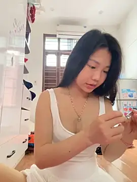 Snapshot of Miumieu chatting on 28, 10, 2025 Miumieu online show from 28, 10, 2025