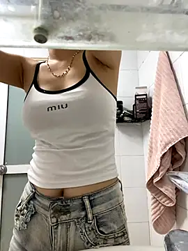 Snapshot of Miumieu chatting on 24, 9, 2025 Miumieu online show from 24, 9, 2025