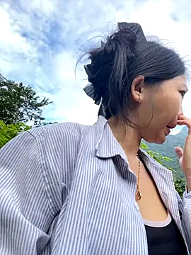 Snapshot of Miumieu chatting on 23, 10, 2025 Miumieu online show from 23, 10, 2025