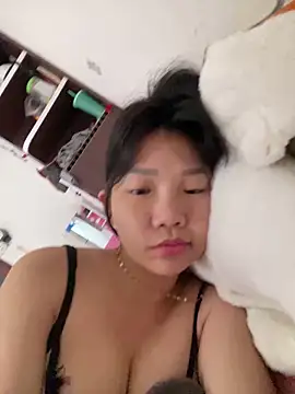 Snapshot of Miumieu chatting on 29, 10, 2025 Miumieu online show from 29, 10, 2025