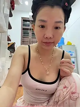 Snapshot of Miumieu chatting on 22, 11, 2025 Miumieu online show from 22, 11, 2025